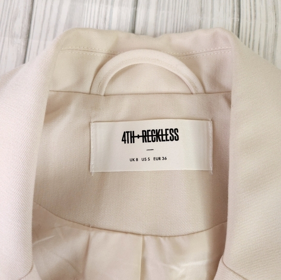 4th + Reckless Sleeveless Single Breast Oversized Blazer in Cream Size Small - Picture 7 of 15